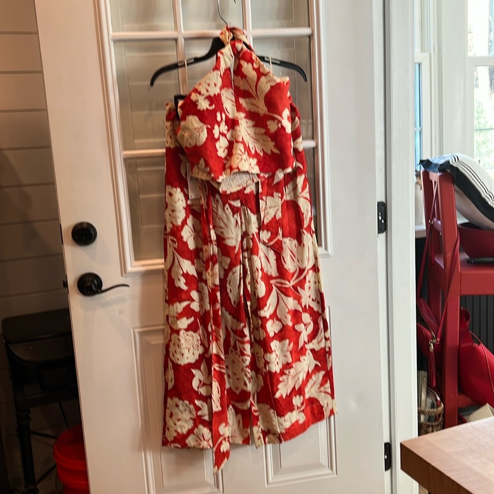 Mangoes beachy set size medium, rust and tan cropped top and pants!